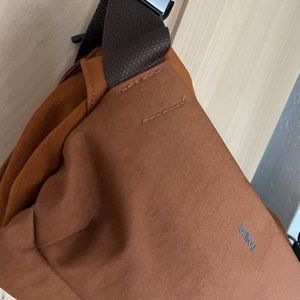 NWOT Bellroy Venture Sling Crossbody bag in bronze / orange